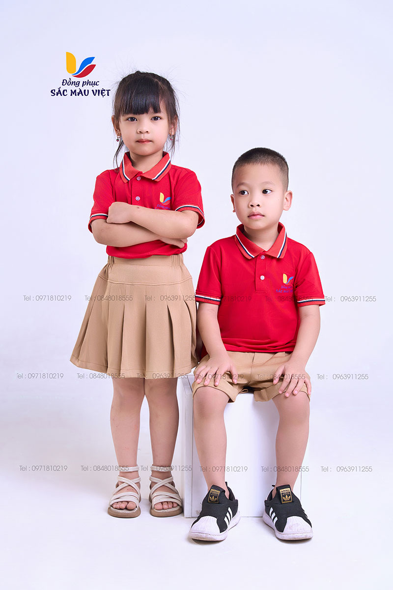 Mẫu đồng phục áo đỏ phối quần,váy màu be